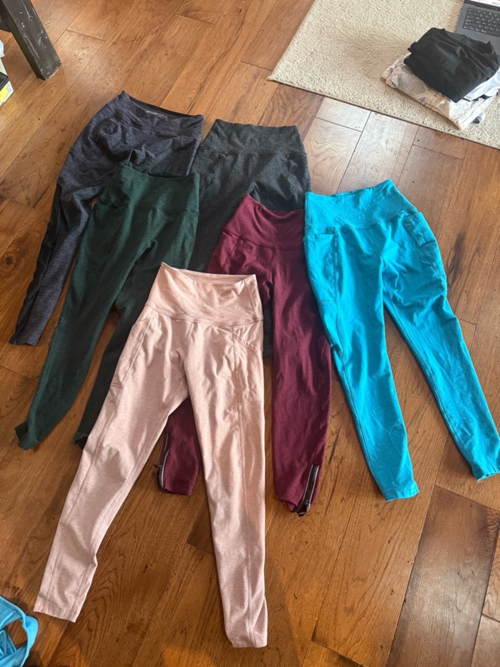 Beyond Yoga women High-Waist Active Leggings - lot small side pockets